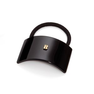 juoda plaukų gumytė